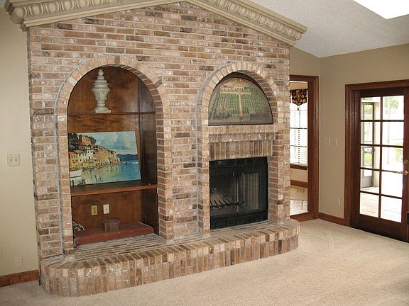 4th image of 643 Longmeadow Cir