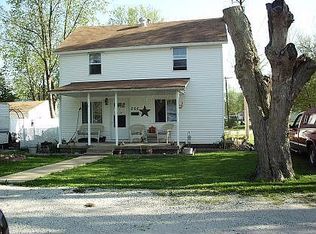 305 W 4th St, Pana, IL 62557