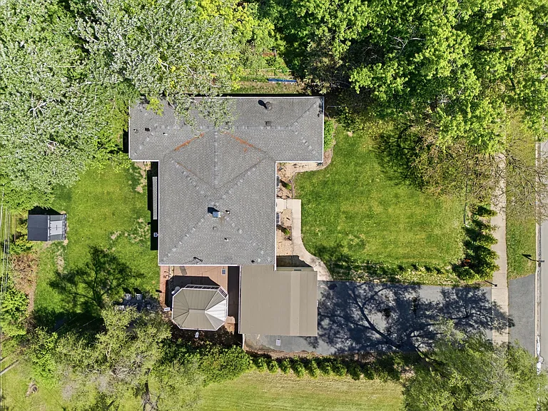 1030 Westmore Meyers Rd — Photo 3
