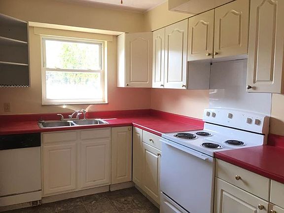 3rd image of 1706 Hugh Dr