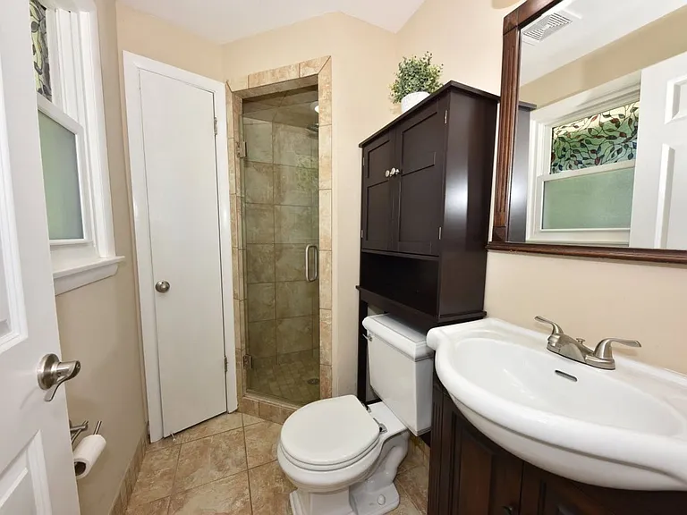 12475 Elmhurst Pkwy — Photo 8
