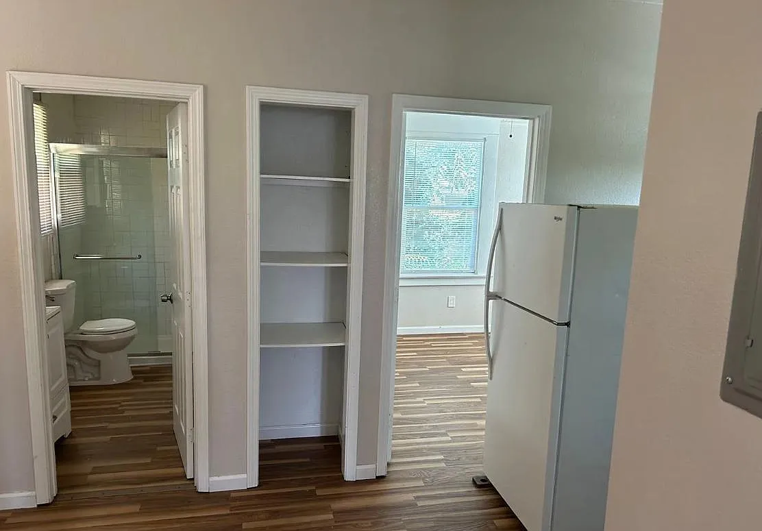 213 E Park St — Photo 2