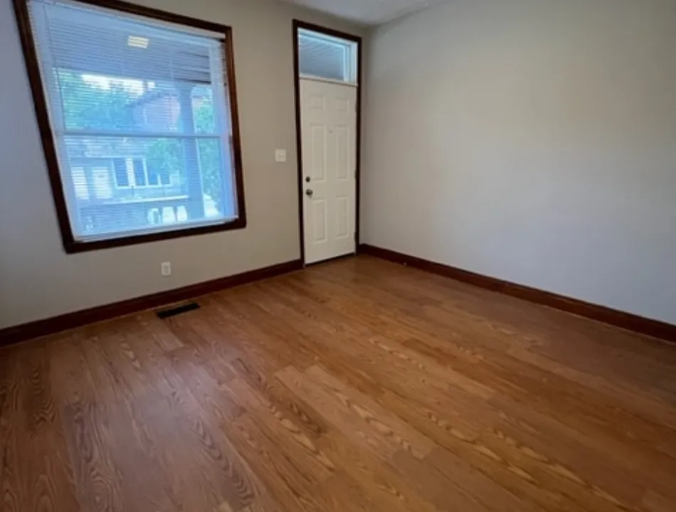 1003 E Livingston Ave