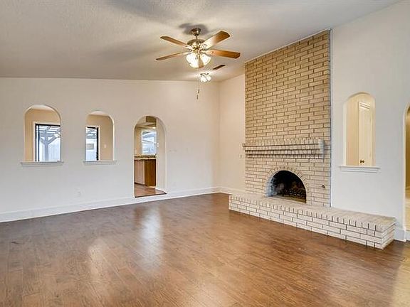 4th image of 502 Woodcastle Dr