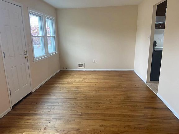 5th image of 227-10 57th Ave Floor 1