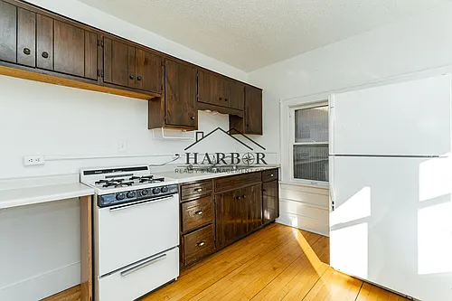 917 Broadway Ave N Photo 1