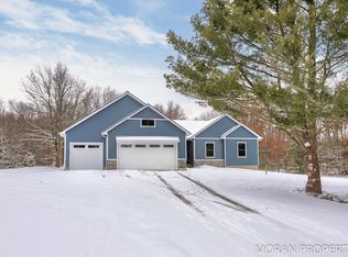 7527 Two Lakes Dr NE, Rockford, MI 49341