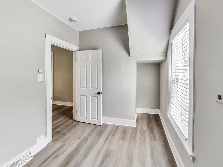 415 Bloom St — Photo 8