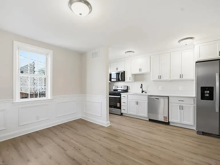 308 Georgia Ave NE — Photo 7