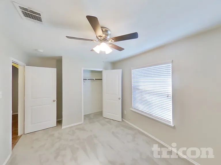 1114 Bellevue Dr — Photo 12