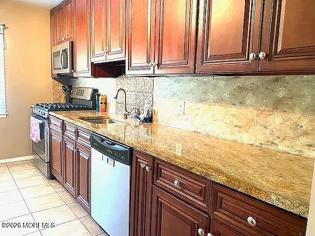 689 Hill Rd — Photo 3