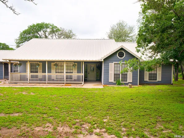 759 FALLING LEAVES DR, Adkins, TX 78101