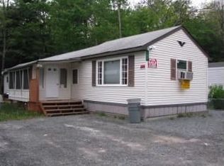 102 Bronco Ln, Greeley, PA 18425