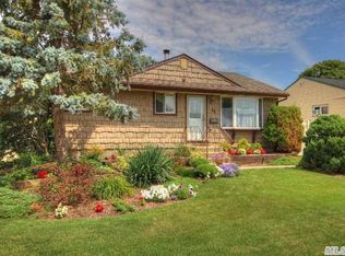 40 Van Buren St, Freeport, NY