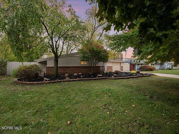 3rd image of 3144 E Lincolnshire Blvd