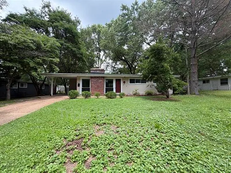 865 Robinwood Dr — Photo 1