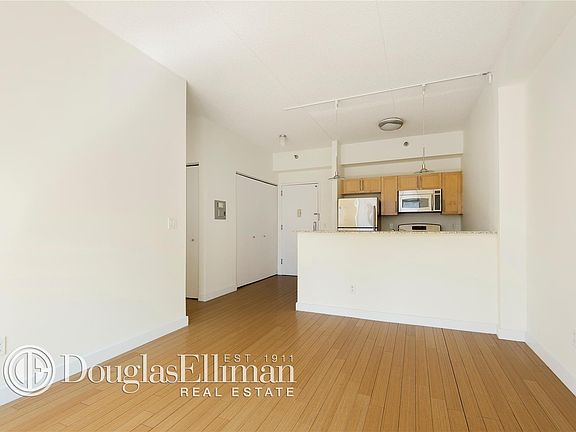 4th image of 516 W 47th St #Phn7b