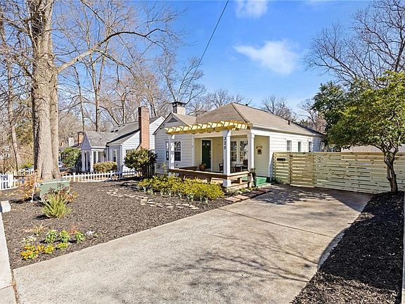 3rd image of 325 Clifton Rd NE