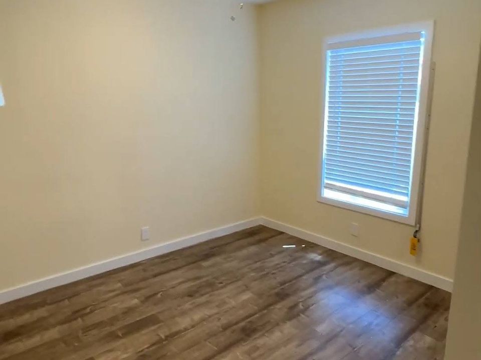 2nd image of 10910 S Figueroa St