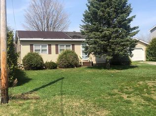 14 Columbus Dr, Rouses Pt, NY 12979