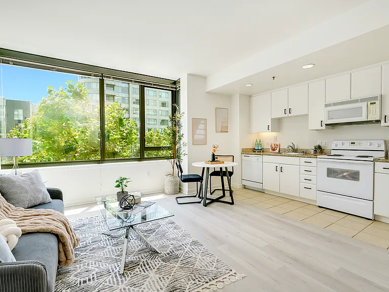 260 King St #263 — Photo 3