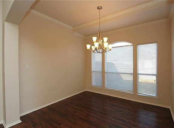 4th image of 1333 Hillcrest Dr