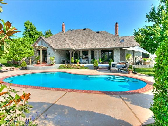 4th image of 2709 Sawgrass Ct