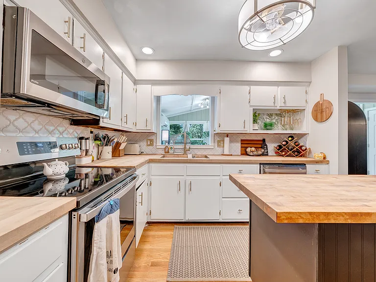 621 Aragona Dr — Photo 26