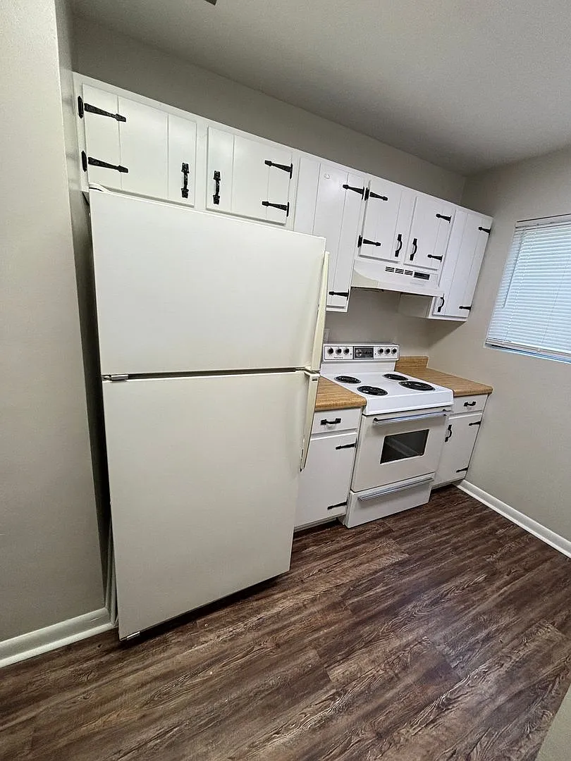 Updated townhome just near Midtown — Photo 1