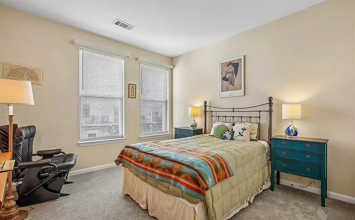 2 bed, 1098 sqft, $3,600 — Photo 2