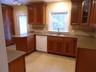 New Kitchen
						:
						New Quartz counter-tops, new soft close cabinets and drawers.