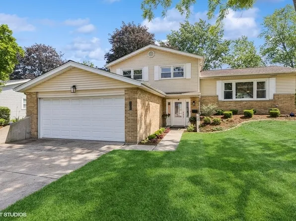 1105 69th St, Darien, IL 60561