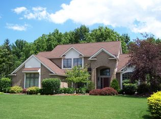 4 Woodfield Dr, Webster, NY 14580