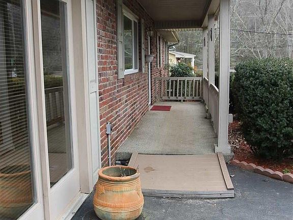 2nd image of 5123 Rebecca Ln