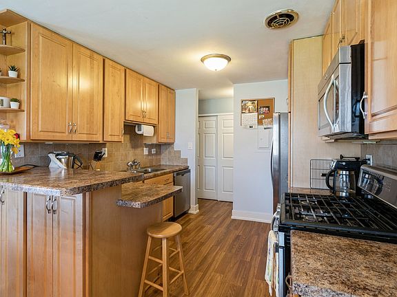 4th image of 2614 N Windsor Dr Unit 203