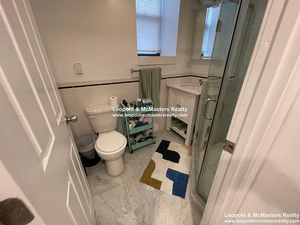 2nd image of 113 Queensberry St #15