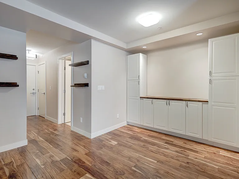 1029 15th Ave SW #102 — Photo 6