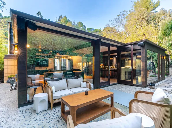 9624 Yoakum Dr, Beverly Hills, CA 90210