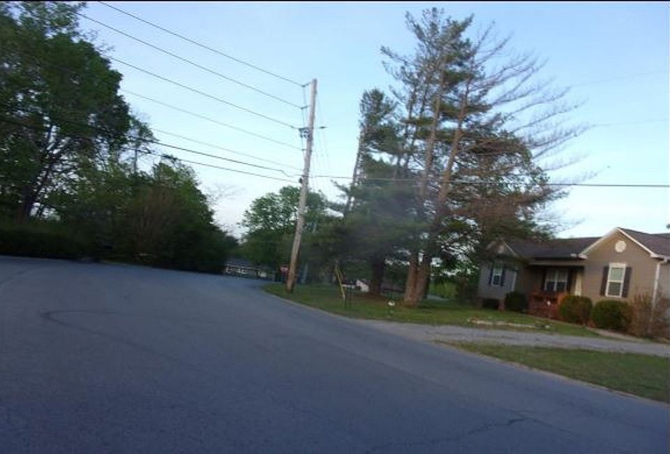 Exterior Neighborhood (street photo)