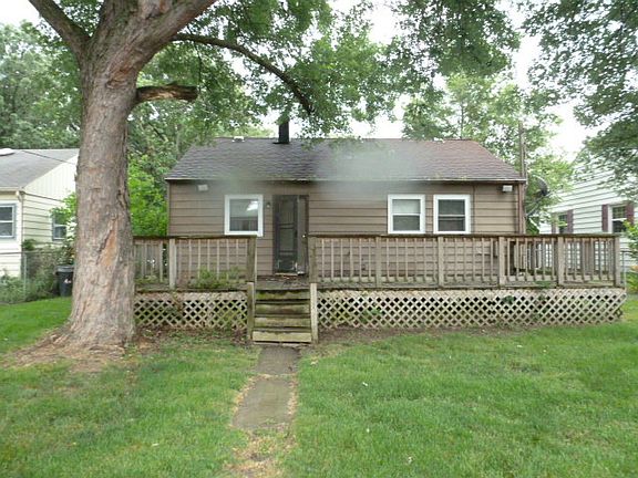 2nd image of 413 S Park Dr