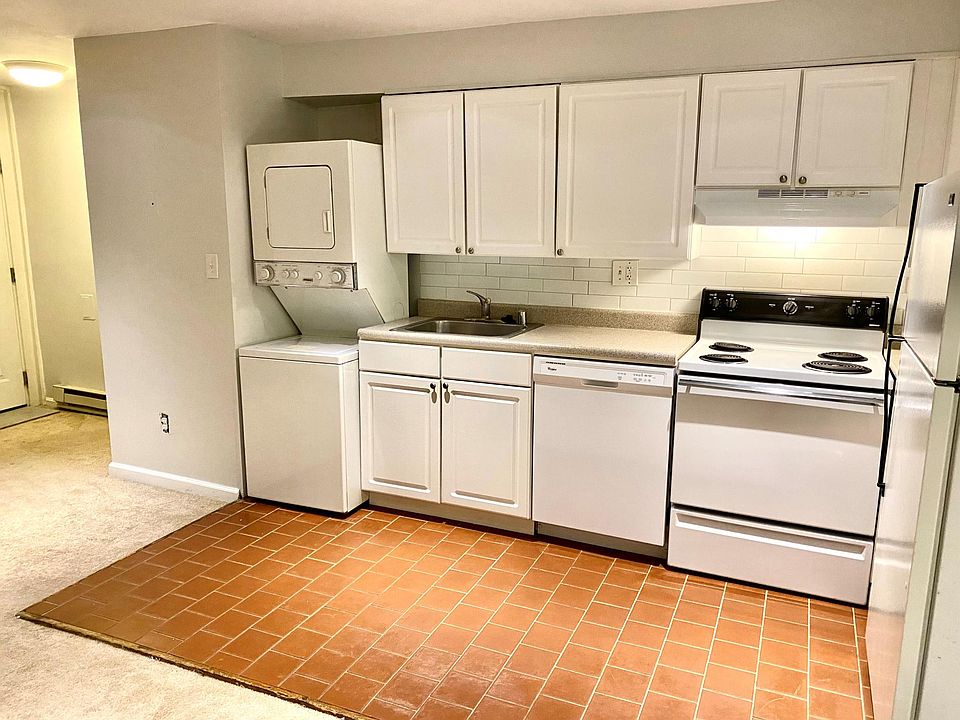 Kitchen with washer/dryer, dish washer, electric stove