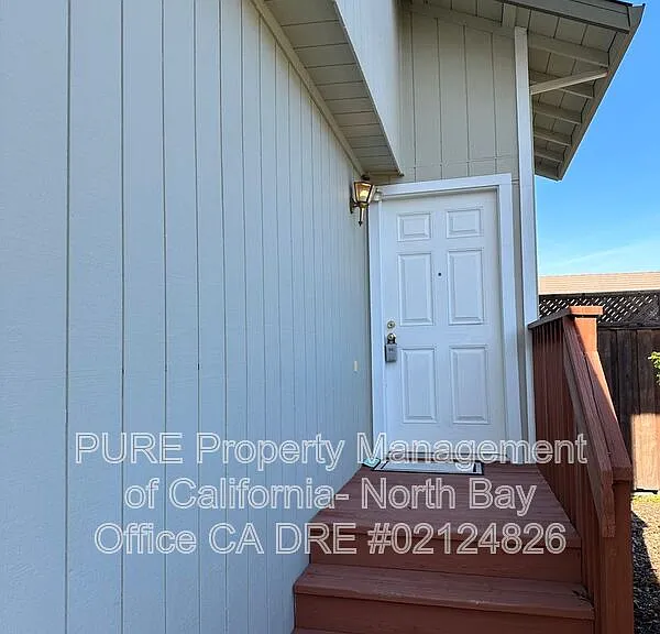 15 Regents Cir — Photo 3