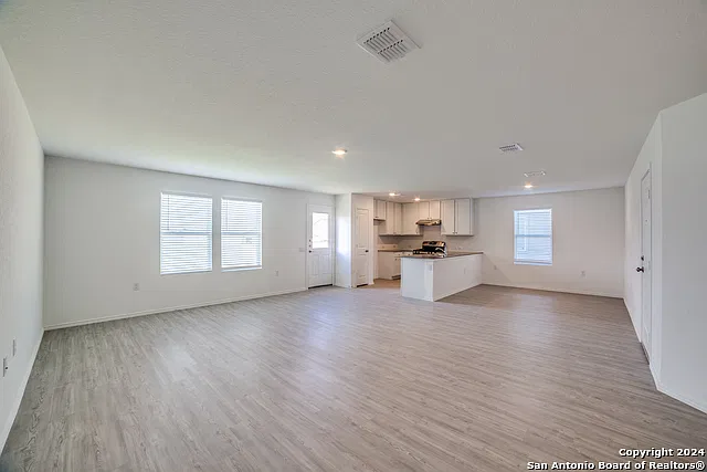 4 bed, 2.5 bath, 1950 sqft, $1,750 — Photo 2