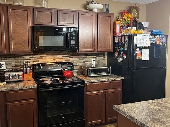 5th image of 280 Emily Dr