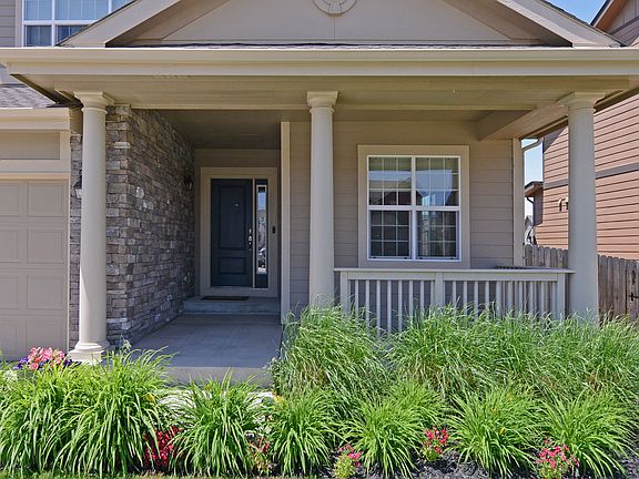 A2 - front porch.JPG