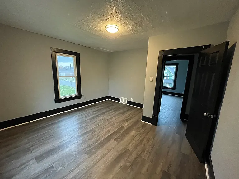 905 High Ave NW #UP — Photo 4