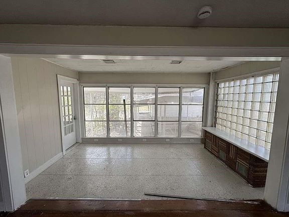 5th image of 1410 W Main St
