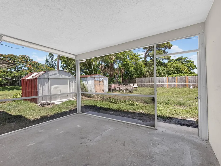 3943 Roan Ct W — Photo 24