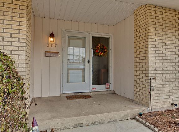 2nd image of 207 Acorn Ct