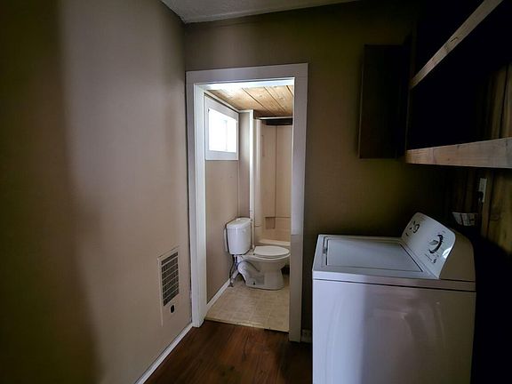5th image of 512 E Barry St